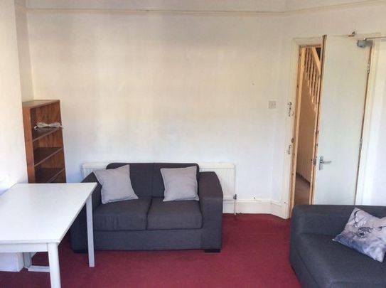 4 bedroom semi-detached house to rent - Photo 1