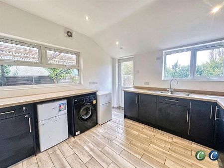 3 bedroom detached bungalow to rent - Photo 5