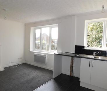 1 bedroom semi-detached house to rent - Photo 5