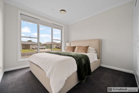 Modern Family Living with Space, Style & Comfort - Photo 5