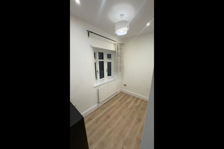 3 Bed Flat, Cranbrook Road, IG1 - Photo 3