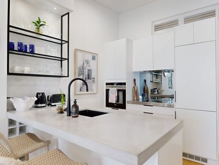 Luxury Furnished Apartment offering Flexible Lease Terms, Utility Costs included - Photo 5