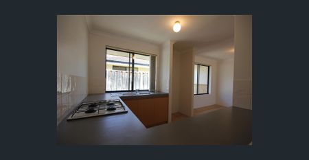 3 Bedroom Villa - Easy access to Victoria Park Aqualife Centre, New Train Station. - Photo 4