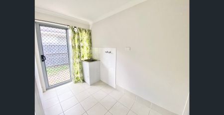 Family-Friendly 4 Bedroom Home with Side Access! - Photo 5