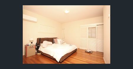 Luxury Home in Quiet Street - Photo 4