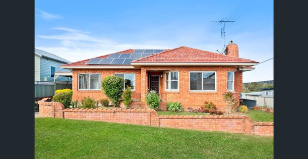 4 Bedroom Family Home with Pool - Photo 1