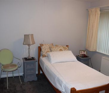 3 bedroom detached bungalow to rent - Photo 6