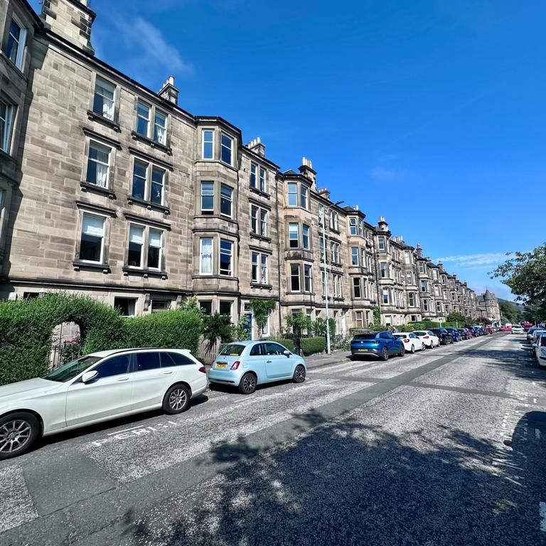 4 bedroom flat to rent - Photo 1