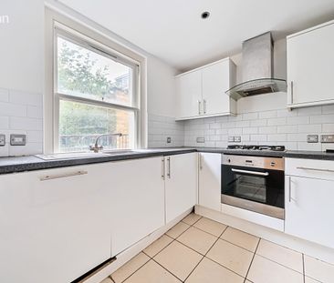 4 bedroom semi-detached house to rent - Photo 5