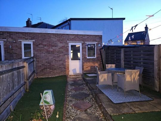 2 bedroom terraced house to rent - Photo 1