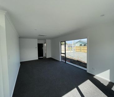 Modern and sunny three-bedroom home - Photo 5