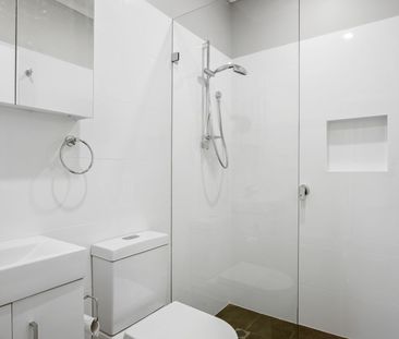 RENOVATED BEACH HOUSE - Photo 5