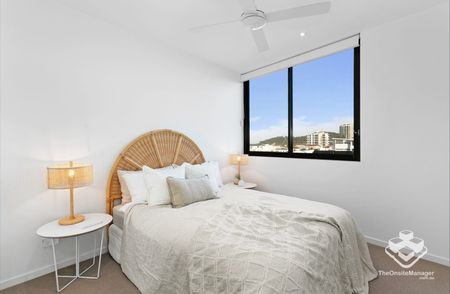 THE JEFFERSON - AS NEW - FULLY FURNISHED APARTMENT - Photo 3