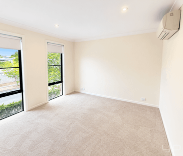 Modern 3 Bedroom Townhouse in the Heart of Pimpama - Photo 6