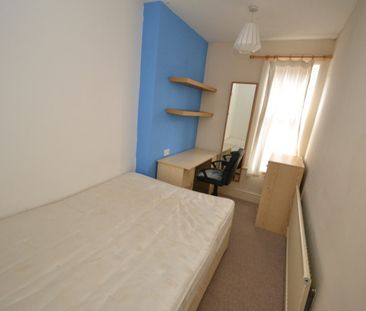 4 bed Mid Terraced House for Rent - Photo 4