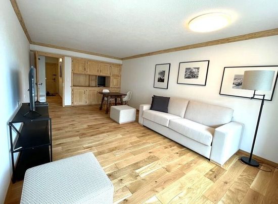 BEFRISTET BIS 30.09.2029 / Wohnung mit Seesicht mitten in St. Moritz - Photo 1