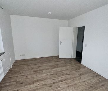 3-Zimmer, modernes Badezimmer - Foto 6