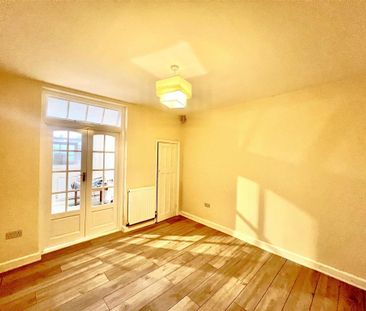 4 bedroom semi-detached house to rent - Photo 2