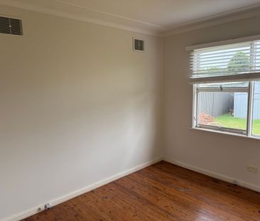 3 Bedrooms house Freshly Painted - Photo 3