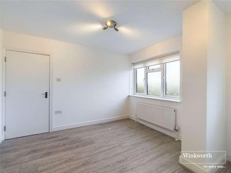 Station Road, First Floor Flat, Hendon, London, NW4 - Photo 3