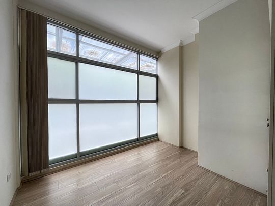 3 bed apartment for lease - Riverside Location, Electrifying Specs!! - Photo 1