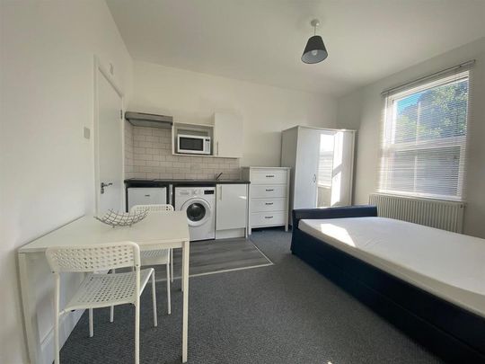 Studio to rent - Photo 1