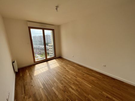 Appartement 4 pièces avec terrasse, étage élevé. - Photo 3