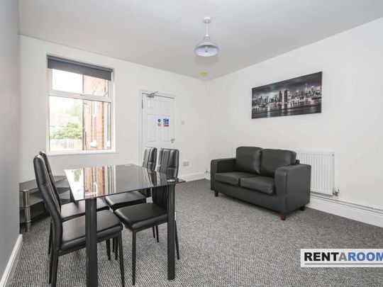 🏡 Easy Living Starts Here – Welcoming House Share in Nuneaton! - Photo 1