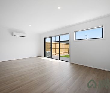 Room for Everyone. Easy Living in Fraser Rise! - Photo 1