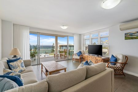 Luxurious 2-Bedroom Apartment with Uninterrupted Ocean Views - Photo 4