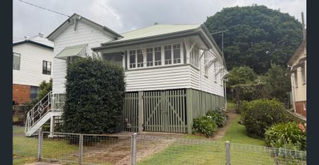 Beautifully Updated 3-Bedroom Home in Prime Annerley Location Available Now! - Photo 5