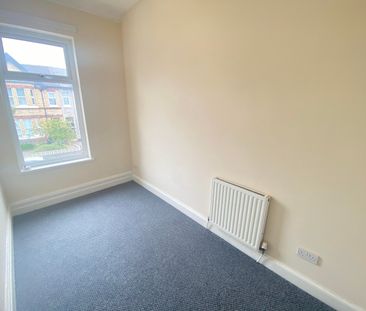 A 3 Bedroom Apartment - Photo 3