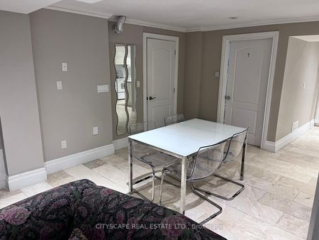 Detached Home For Lease | W8119148 - Photo 5