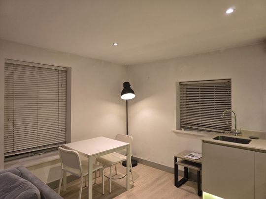 1 Bed Flat, London Court, RG1 - Photo 1