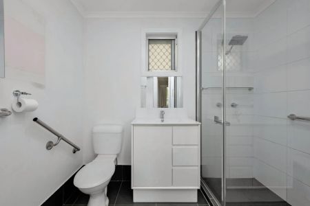 Family Home with Shed - Photo 4