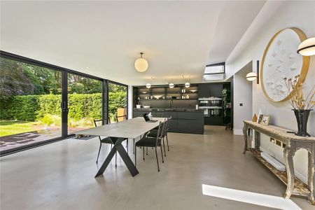 5 bedroom detached house to rent - Photo 3