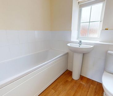 3 bedroom end of terrace house to rent - Photo 4