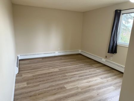 2 Bedroom Unit in Clearview Meadows!! - Photo 4