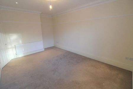 3 bedroom flat to rent - Photo 2