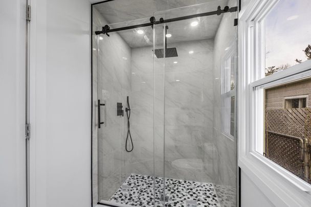 For Lease - 338 Old Mosley Street Unit# Unit 1, Wasaga Beach, Ontario - Photo 1