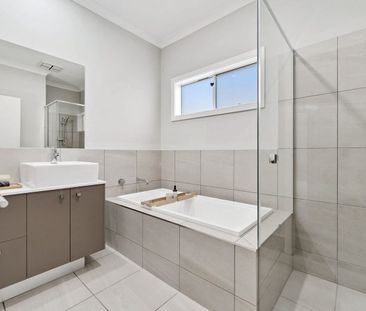 Beautifully Presented 3-Bedroom Family Home in Clyde North!! - Photo 6