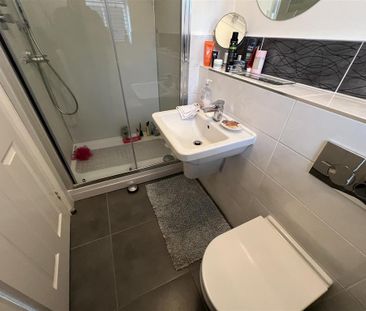 3 bedroom detached bungalow to rent - Photo 4