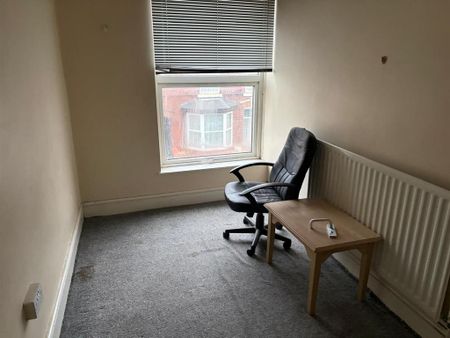 4 bedroom terraced house to rent - Photo 4