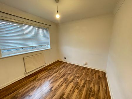 3 bedroom Detached House to let - Photo 5