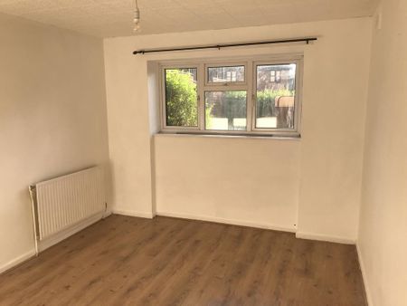 3 bedroom ground floor maisonette to rent - Photo 3