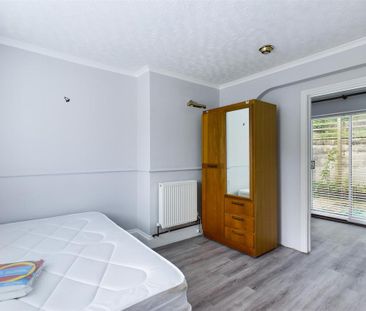 6 bedroom semi-detached house to rent - Photo 4