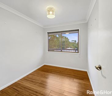 Spacious, Air-conditioned Tri Level Townhouse in a Quiet Taringa St... - Photo 4