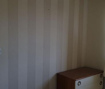 2 bedroom link detached house to rent - Photo 3