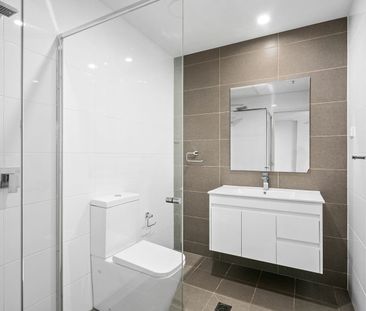 MODERN CITY LIVING WITH STUNNING WATER VIEWS - Photo 4