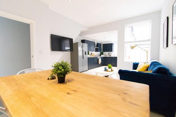 6 bedroom house to rent - Photo 1